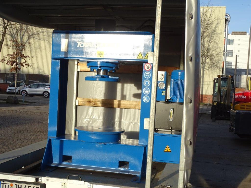 MOBILE VOLLREIFENPRESSE - معدات الورش: صور 4 MOBILE VOLLREIFENPRESSE - معدات الورش: صور 4