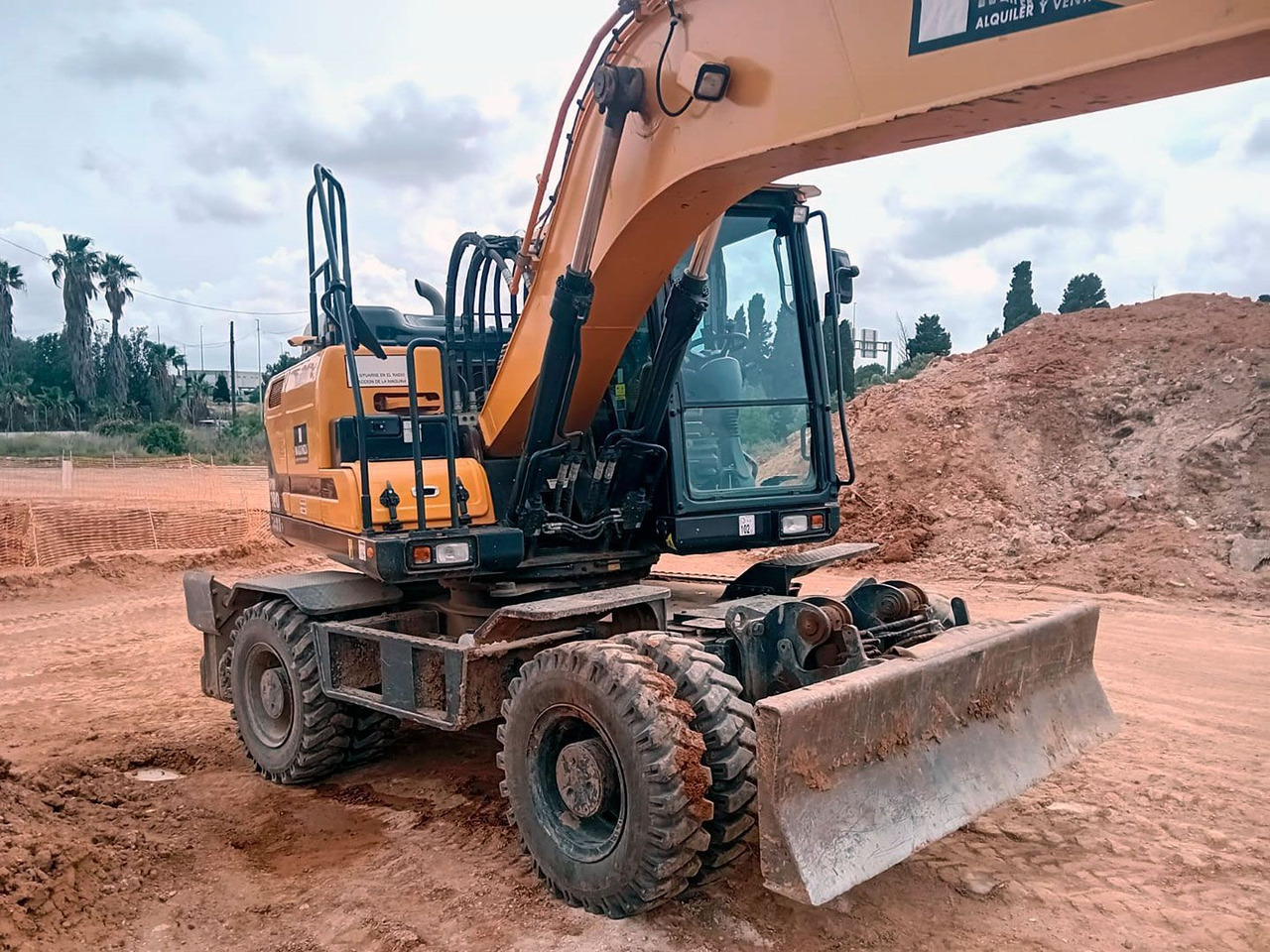 HYUNDAI HW180 - حفارة على عجلات: صور 2 HYUNDAI HW180 - حفارة على عجلات: صور 2