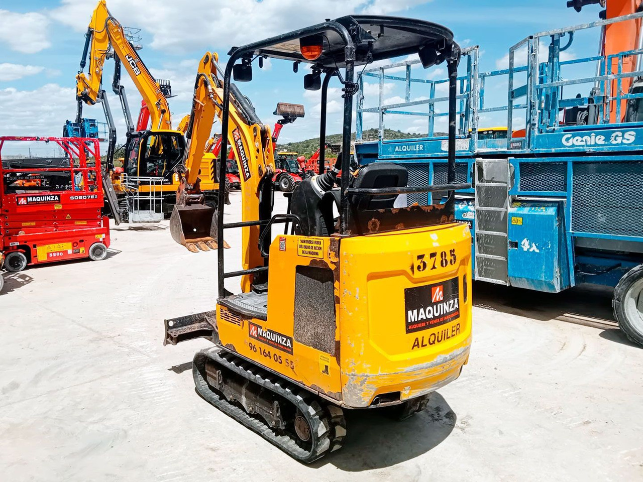 JCB 15C - حفارة مصغرة: صور 4 JCB 15C - حفارة مصغرة: صور 4