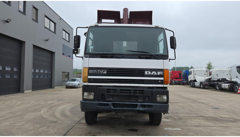 DAF 85 CF 340 (EURO 2 / MANUAL PUMP / STEEL SUSP. / POSSIBLE AS CHASSIS / 8X4) - قلابات: صور 2 DAF 85 CF 340 (EURO 2 / MANUAL PUMP / STEEL SUSP. / POSSIBLE AS CHASSIS / 8X4) - قلابات: صور 2