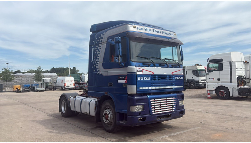 DAF 95 XF 380 (EURO 2 / BOITE MANUELLE / MANUAL GEARBOX / GOOD CONDITION) - شاحنة جرار: صور 3 DAF 95 XF 380 (EURO 2 / BOITE MANUELLE / MANUAL GEARBOX / GOOD CONDITION) - شاحنة جرار: صور 3