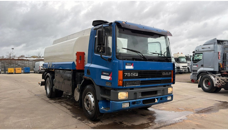 DAF CF 75.290 (15000L / 2 COMPARTIMENTS / MANUAL PUMP / EURO 2 / MANUAL GEARBOX) - شاحنة صهريج: صور 2 DAF CF 75.290 (15000L / 2 COMPARTIMENTS / MANUAL PUMP / EURO 2 / MANUAL GEARBOX) - شاحنة صهريج: صور 2