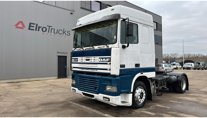 DAF XF 95.380 (EURO 2 / MANUAL GEARBOX / BOITE MANUELLE / TRES PROPRE / CLEAN TRUCK) - شاحنة جرار: صور 1 DAF XF 95.380 (EURO 2 / MANUAL GEARBOX / BOITE MANUELLE / TRES PROPRE / CLEAN TRUCK) - شاحنة جرار: صور 1