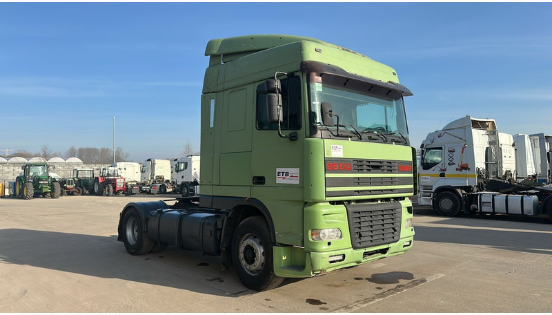 DAF XF 95.430 (EURO 2 / MANUAL PUMP / POMPE MANUELLE / BOITE MANUELLE) - شاحنة جرار: صور 3 DAF XF 95.430 (EURO 2 / MANUAL PUMP / POMPE MANUELLE / BOITE MANUELLE) - شاحنة جرار: صور 3