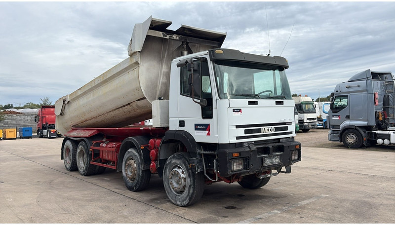 Iveco Eurotrakker 260 E32 (GRAND PONT / LAMES / POMPE MANUELLE / 8X4 / CURSOR 8) - قلابات: صور 3 Iveco Eurotrakker 260 E32 (GRAND PONT / LAMES / POMPE MANUELLE / 8X4 / CURSOR 8) - قلابات: صور 3