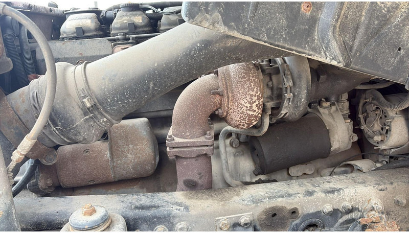 شاحنة جرار MAN 25.372 (6X2 / MANUAL PUMP / POMPE MANUELLE / 8 TYRES / 6 CYLINDERS): صور 17