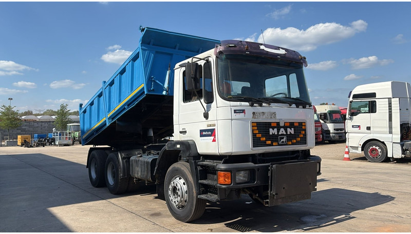 MAN 26.322 (MANUAL PUMP / POMPE MANUELLE / LAMES / GRAND PONT / BIG AXLE) - قلابات: صور 3 MAN 26.322 (MANUAL PUMP / POMPE MANUELLE / LAMES / GRAND PONT / BIG AXLE) - قلابات: صور 3