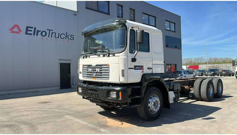 MAN 33.464 (6 CYLINDER / EURO 2 / SEMI MANUAL PUMP / BIG AXLE / STEEL SUSP. / LAMES) - الشاسيه شاحنة: صور 1 MAN 33.464 (6 CYLINDER / EURO 2 / SEMI MANUAL PUMP / BIG AXLE / STEEL SUSP. / LAMES) - الشاسيه شاحنة: صور 1