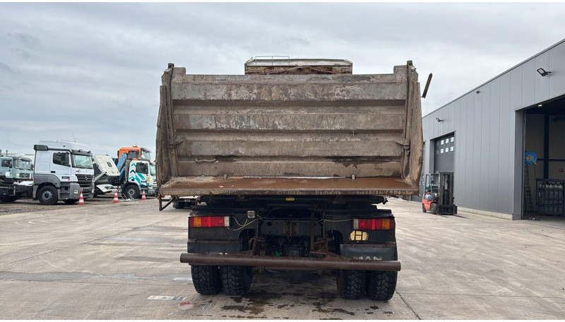 MAN 41.414 (6 CYLINDER / STEEL SUSP. / LAMES / BIG AXLE / GRAND PONT) - قلابات: صور 5 MAN 41.414 (6 CYLINDER / STEEL SUSP. / LAMES / BIG AXLE / GRAND PONT) - قلابات: صور 5