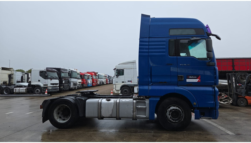 MAN TGA 18.410 (864.000 KM / MANUAL PUMP / MANUAL GEARBOX / RETARDER / POMPE MANUELLE) - شاحنة جرار: صور 4 MAN TGA 18.410 (864.000 KM / MANUAL PUMP / MANUAL GEARBOX / RETARDER / POMPE MANUELLE) - شاحنة جرار: صور 4