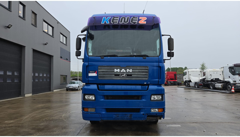 MAN TGA 18.410 (864.000 KM / MANUAL PUMP / MANUAL GEARBOX / RETARDER / POMPE MANUELLE) - شاحنة جرار: صور 2 MAN TGA 18.410 (864.000 KM / MANUAL PUMP / MANUAL GEARBOX / RETARDER / POMPE MANUELLE) - شاحنة جرار: صور 2