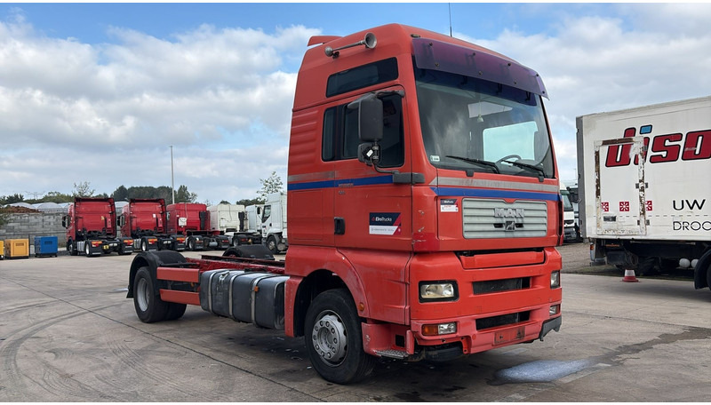 MAN TGA 18.410 (POMPE MANUELLE / MANUAL PUMP / BOITE MANUELLE / MANUAL GEARBOX) - الشاسيه شاحنة: صور 3 MAN TGA 18.410 (POMPE MANUELLE / MANUAL PUMP / BOITE MANUELLE / MANUAL GEARBOX) - الشاسيه شاحنة: صور 3