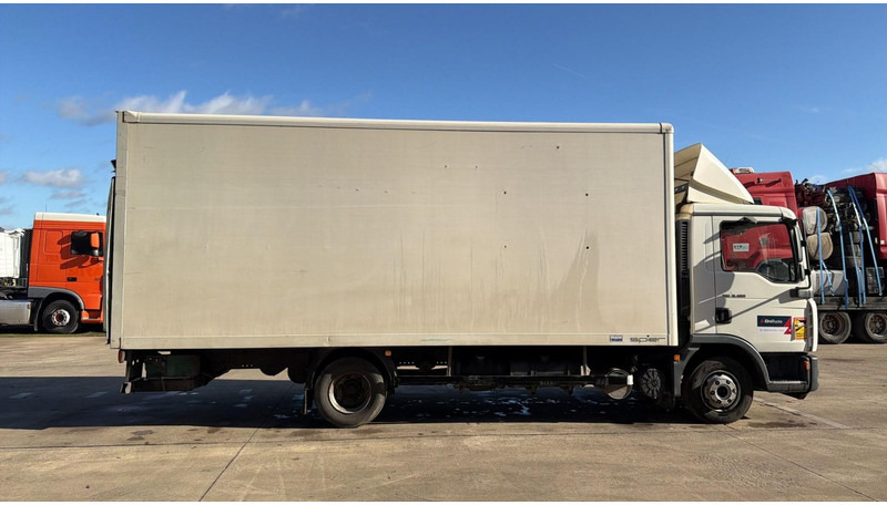MAN TGL 8.180 (MANUAL GEARBOX / BOITE MANUELLE / CAMION BELGE / BELGIAN TRUCK) - بصندوق مغلق شاحنة: صور 3 MAN TGL 8.180 (MANUAL GEARBOX / BOITE MANUELLE / CAMION BELGE / BELGIAN TRUCK) - بصندوق مغلق شاحنة: صور 3