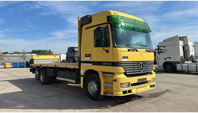 Mercedes-Benz ACTROS 2543 (EPS / 3 PEDALES / LAMES DEVANT / STEEL FRONT / PARFAIT ETAT !! / V6) - شاحنات مسطحة: صور 2 Mercedes-Benz ACTROS 2543 (EPS / 3 PEDALES / LAMES DEVANT / STEEL FRONT / PARFAIT ETAT !! / V6) - شاحنات مسطحة: صور 2