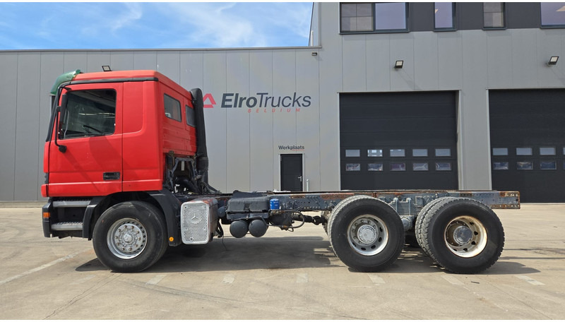 Mercedes-Benz ACTROS 2640 (EPS / 3 PEDALES / V6 / LAMES / GRAND PONT / EURO 2 / SEMI-AUTO) - الشاسيه شاحنة: صور 5 Mercedes-Benz ACTROS 2640 (EPS / 3 PEDALES / V6 / LAMES / GRAND PONT / EURO 2 / SEMI-AUTO) - الشاسيه شاحنة: صور 5