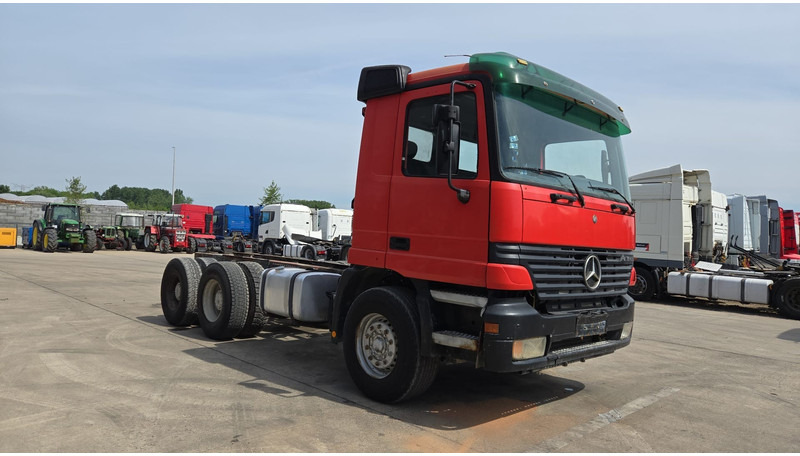 Mercedes-Benz ACTROS 2640 (EPS / 3 PEDALES / V6 / LAMES / GRAND PONT / EURO 2 / SEMI-AUTO) - الشاسيه شاحنة: صور 3 Mercedes-Benz ACTROS 2640 (EPS / 3 PEDALES / V6 / LAMES / GRAND PONT / EURO 2 / SEMI-AUTO) - الشاسيه شاحنة: صور 3