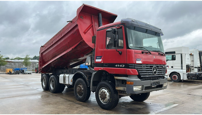 Mercedes-Benz Actros 4143 (BOITE MANUELLE / 8X8 / MANUAL GEARBOX / LAMES / GRAND PONT / BIG AXLE) - قلابات: صور 3 Mercedes-Benz Actros 4143 (BOITE MANUELLE / 8X8 / MANUAL GEARBOX / LAMES / GRAND PONT / BIG AXLE) - قلابات: صور 3