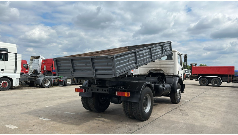 Mercedes-Benz SK 1722 (LAMES / GRAND PONT / V6 / BOITE MANUELLE / POMPE MANUELLE) - قلابات: صور 5 Mercedes-Benz SK 1722 (LAMES / GRAND PONT / V6 / BOITE MANUELLE / POMPE MANUELLE) - قلابات: صور 5
