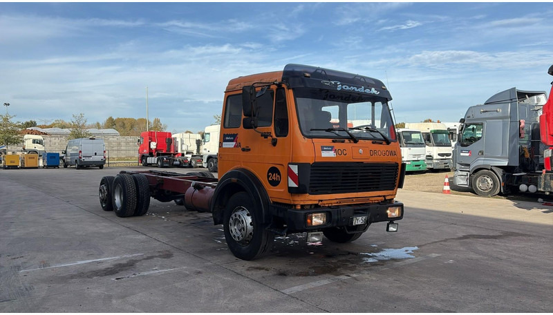 Mercedes-Benz SK 2222 (V6 / FULL STEEL / LAMES / BOITE MANUELLE / POMPE MANUELLE / 8 ROUES / 6X2) - الشاسيه شاحنة: صور 5 Mercedes-Benz SK 2222 (V6 / FULL STEEL / LAMES / BOITE MANUELLE / POMPE MANUELLE / 8 ROUES / 6X2) - الشاسيه شاحنة: صور 5