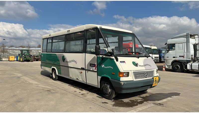 Mercedes-Benz Vario 614 (BELGIAN BUS / MANUAL PUMP / POMPE MANUELLE / BOITE MANUELLE / LAMES) - النقل الحضري: صور 3 Mercedes-Benz Vario 614 (BELGIAN BUS / MANUAL PUMP / POMPE MANUELLE / BOITE MANUELLE / LAMES) - النقل الحضري: صور 3