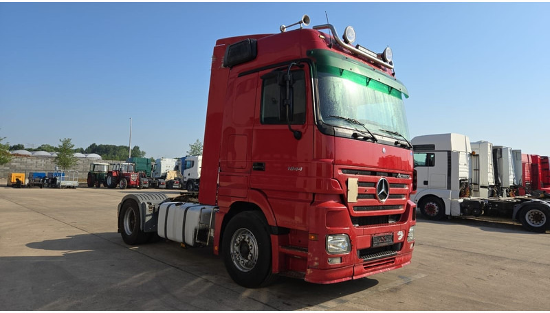 Mercedes-Benz actros 1844 (PARFAIT ETAT / PROPRE / AIRCO / MP2 / V6) - شاحنة جرار: صور 3 Mercedes-Benz actros 1844 (PARFAIT ETAT / PROPRE / AIRCO / MP2 / V6) - شاحنة جرار: صور 3