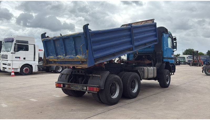 Mercedes-Benz actros 3340 (6X6 / BOITE MANUELLE /MANUAL GEARBOX / 3 PONTS / V6 / MP1) - قلابات: صور 5 Mercedes-Benz actros 3340 (6X6 / BOITE MANUELLE /MANUAL GEARBOX / 3 PONTS / V6 / MP1) - قلابات: صور 5