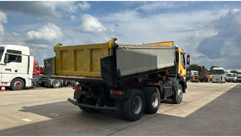 Renault Kerax 385 (POMPE MANUELLE / MANUAL PUMP / 6X4 / LAMES / GRAND PONT) - قلابات: صور 4 Renault Kerax 385 (POMPE MANUELLE / MANUAL PUMP / 6X4 / LAMES / GRAND PONT) - قلابات: صور 4