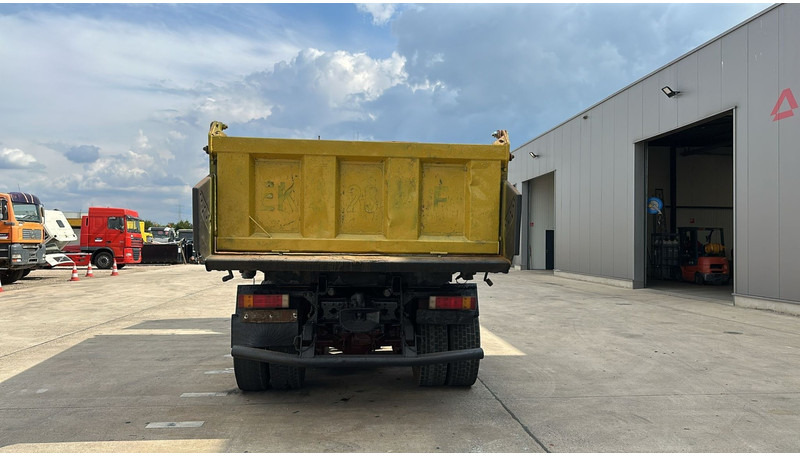 Renault Kerax 385 (POMPE MANUELLE / MANUAL PUMP / 6X4 / LAMES / GRAND PONT) - قلابات: صور 5 Renault Kerax 385 (POMPE MANUELLE / MANUAL PUMP / 6X4 / LAMES / GRAND PONT) - قلابات: صور 5