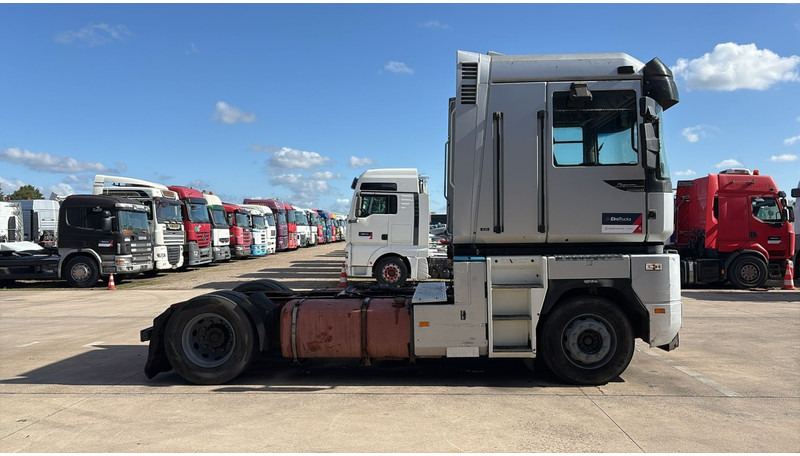 Renault Magnum 430 (POMPE MANUELLE / MANUAL PUMP / BOITE MANUELLE) - شاحنة جرار: صور 5 Renault Magnum 430 (POMPE MANUELLE / MANUAL PUMP / BOITE MANUELLE) - شاحنة جرار: صور 5