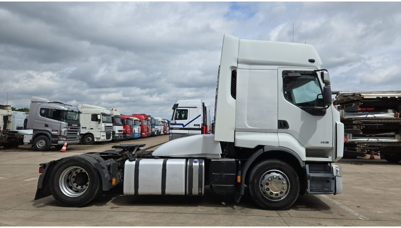 Renault Premium 460 DXI (2 TANKS / AIRCO / CLEAN / PROPRE) - شاحنة جرار: صور 4 Renault Premium 460 DXI (2 TANKS / AIRCO / CLEAN / PROPRE) - شاحنة جرار: صور 4