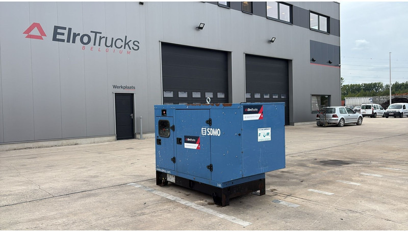 SDMO J66K (JOHN DEERE ENGINE / 3 PHASES / 66 KVA / BE MACHINE) - مجموعة المولدات: صور 1 SDMO J66K (JOHN DEERE ENGINE / 3 PHASES / 66 KVA / BE MACHINE) - مجموعة المولدات: صور 1
