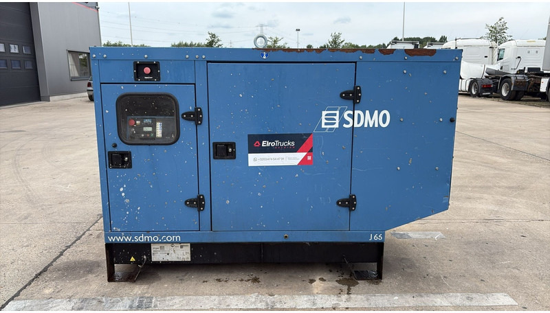 SDMO J66K (JOHN DEERE ENGINE / 3 PHASES / 66 KVA / BE MACHINE) - مجموعة المولدات: صور 2 SDMO J66K (JOHN DEERE ENGINE / 3 PHASES / 66 KVA / BE MACHINE) - مجموعة المولدات: صور 2