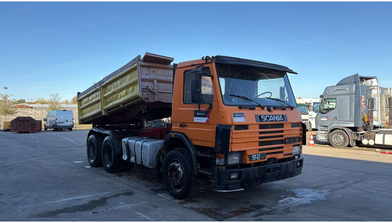 Scania 92 M (MANUAL PUMP / 6X4 / STEEL SUSP. / LAMES / POMPE MANUELLE) - قلابات: صور 3 Scania 92 M (MANUAL PUMP / 6X4 / STEEL SUSP. / LAMES / POMPE MANUELLE) - قلابات: صور 3