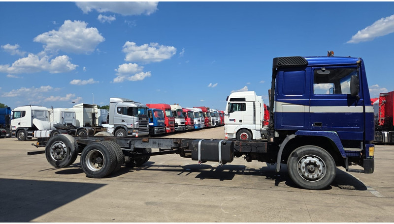 Volvo F 12 - 360 (FULL STEEL SUSPENSION / MANUAL PUMP / SUSP. LAMES / 6X2) - الشاسيه شاحنة: صور 4 Volvo F 12 - 360 (FULL STEEL SUSPENSION / MANUAL PUMP / SUSP. LAMES / 6X2) - الشاسيه شاحنة: صور 4