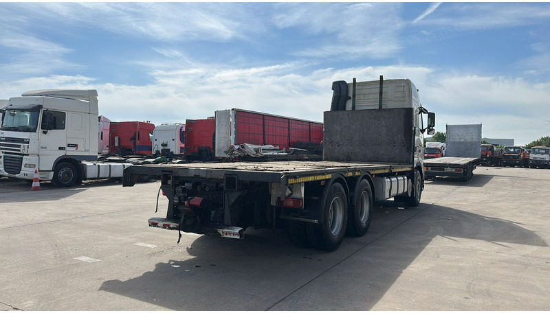 Volvo FH 12 - 460 (BOITE MANUELLE / MANUAL GEARBOX / 10 TYRES / 6X2 / AC / AIRCO) - شاحنات مسطحة: صور 5 Volvo FH 12 - 460 (BOITE MANUELLE / MANUAL GEARBOX / 10 TYRES / 6X2 / AC / AIRCO) - شاحنات مسطحة: صور 5