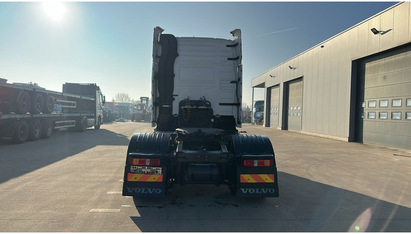 Volvo FH 460 (MANUAL GEARBOX / VERY CLEAN !!! / GOOD TYRES / TOP CONDITION) - شاحنة جرار: صور 5 Volvo FH 460 (MANUAL GEARBOX / VERY CLEAN !!! / GOOD TYRES / TOP CONDITION) - شاحنة جرار: صور 5