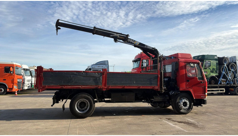 Volvo FL 10 - 320 (MANUAL PUMP / STEEL SUSP. / CRANE / LAMES / POMPE MANUELLE) - شاحنات مسطحة, شاحنة كرين: صور 4 Volvo FL 10 - 320 (MANUAL PUMP / STEEL SUSP. / CRANE / LAMES / POMPE MANUELLE) - شاحنات مسطحة, شاحنة كرين: صور 4