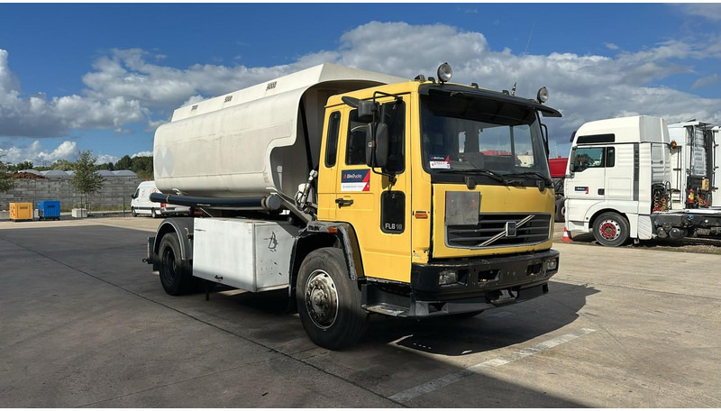 Volvo FL 6-18 (12400 LITERS / 3 COMPARTIMENTS / EURO 2 / STEEL SUSP. / LAMES) - شاحنة صهريج: صور 3 Volvo FL 6-18 (12400 LITERS / 3 COMPARTIMENTS / EURO 2 / STEEL SUSP. / LAMES) - شاحنة صهريج: صور 3