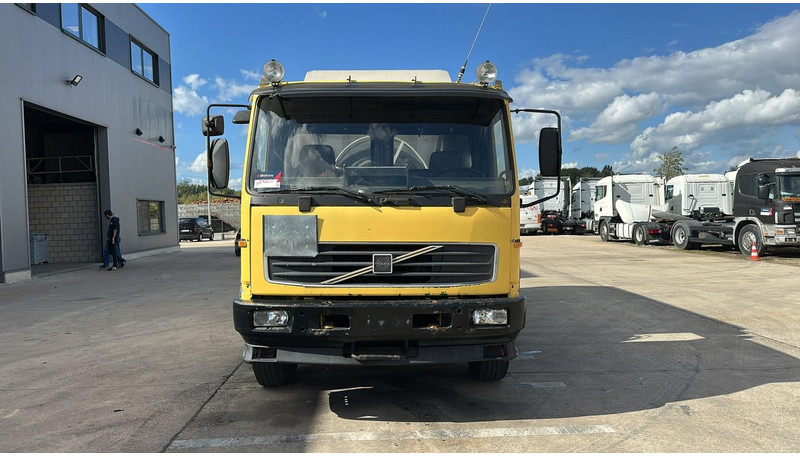 Volvo FL 6-18 (12400 LITERS / 3 COMPARTIMENTS / EURO 2 / STEEL SUSP. / LAMES) - شاحنة صهريج: صور 2 Volvo FL 6-18 (12400 LITERS / 3 COMPARTIMENTS / EURO 2 / STEEL SUSP. / LAMES) - شاحنة صهريج: صور 2