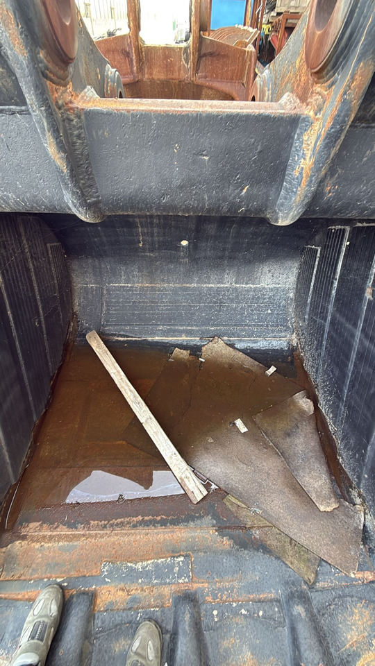 HITACHI ZX520/530 Cheap Second Hand Bucket - بكت حفار: صور 4 HITACHI ZX520/530 Cheap Second Hand Bucket - بكت حفار: صور 4
