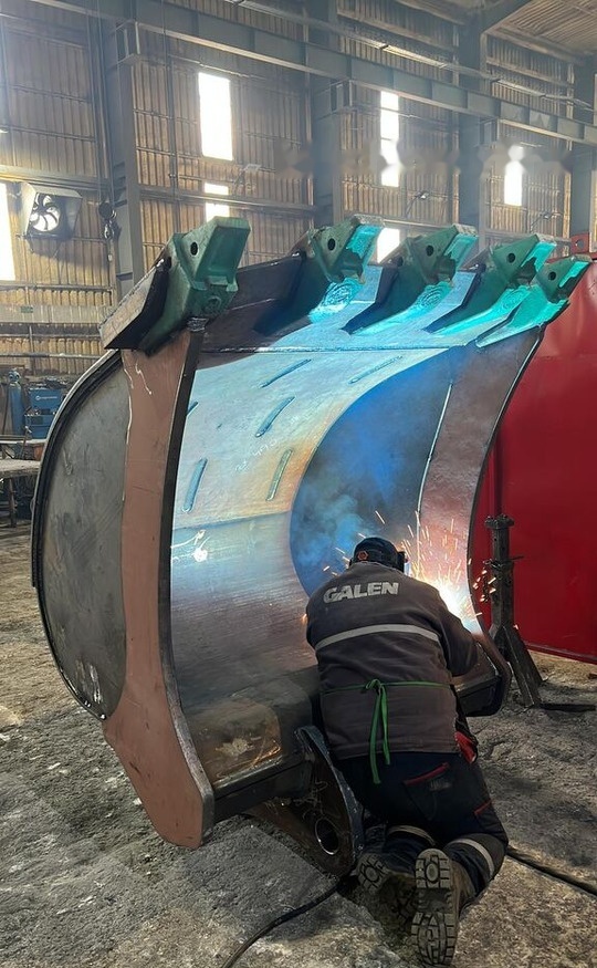 Hitachi ZX490 Heavy Duty Bucket - بكت حفار: صور 4 Hitachi ZX490 Heavy Duty Bucket - بكت حفار: صور 4