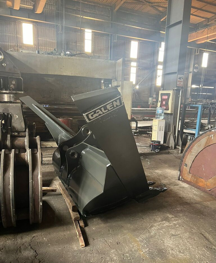 Komatsu PC300 Trapeze Bucket - بكت حفار: صور 2 Komatsu PC300 Trapeze Bucket - بكت حفار: صور 2