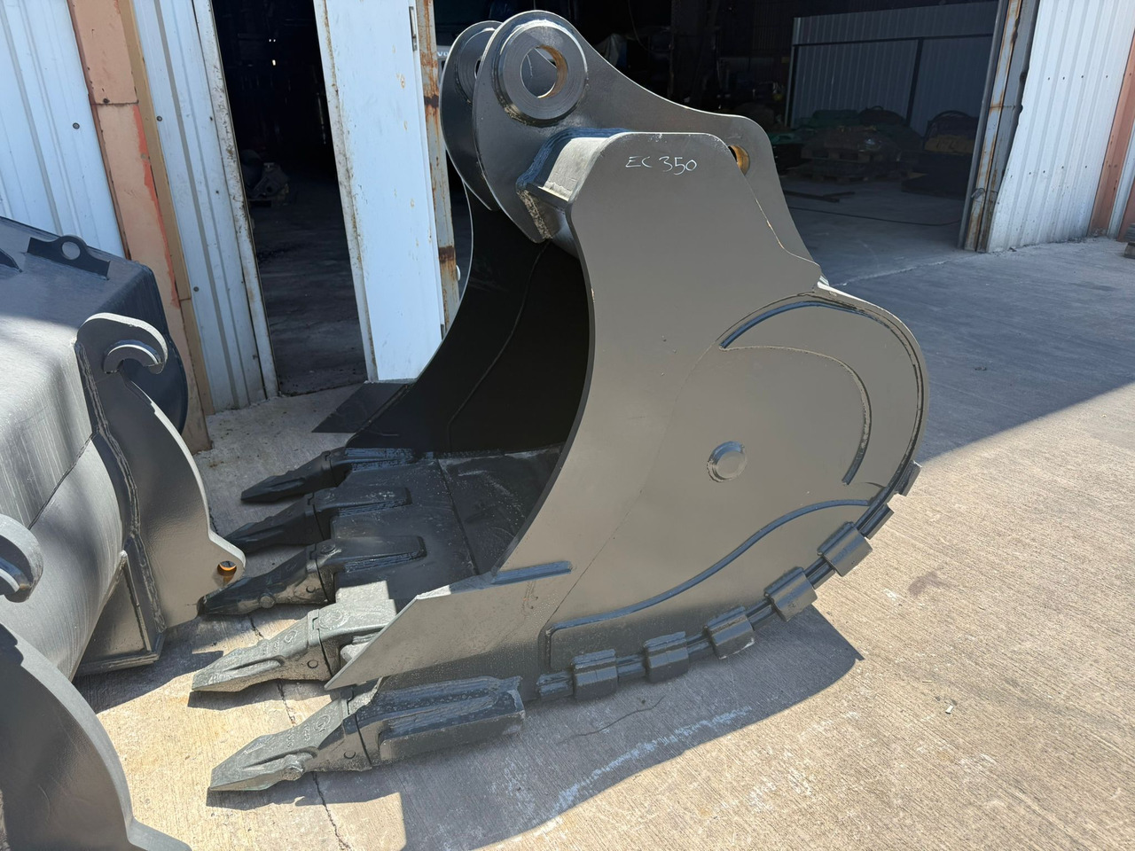 Volvo EC350 Rock Bucket - بكت حفار: صور 1 Volvo EC350 Rock Bucket - بكت حفار: صور 1