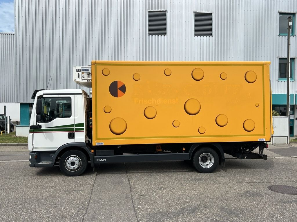 MAN TGL 8.220 Kühlkoffer 5,26m LBW Klima Luftgef. MAN TGL 8.220 Kühlkoffer 5,26m LBW Klima Luftgef. - الشاحنات الصغيرة المبردة: صور 4 MAN TGL 8.220 Kühlkoffer 5,26m LBW Klima Luftgef. MAN TGL 8.220 Kühlkoffer 5,26m LBW Klima Luftgef. - الشاحنات الصغيرة المبردة: صور 4