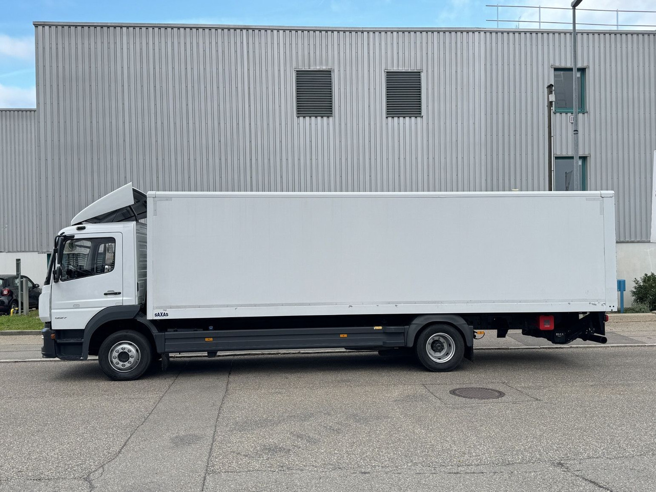 Mercedes-Benz Atego 1227L Koffer 8m LBW Klima Diff. Sperre - بصندوق مغلق شاحنة: صور 4 Mercedes-Benz Atego 1227L Koffer 8m LBW Klima Diff. Sperre - بصندوق مغلق شاحنة: صور 4