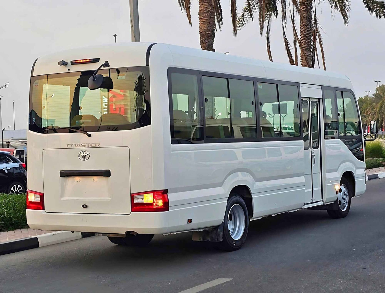 TOYOTA Coaster ... 30 places - Climatisé - حافلة صغيرة, ميكروباص: صور 2 TOYOTA Coaster ... 30 places - Climatisé - حافلة صغيرة, ميكروباص: صور 2