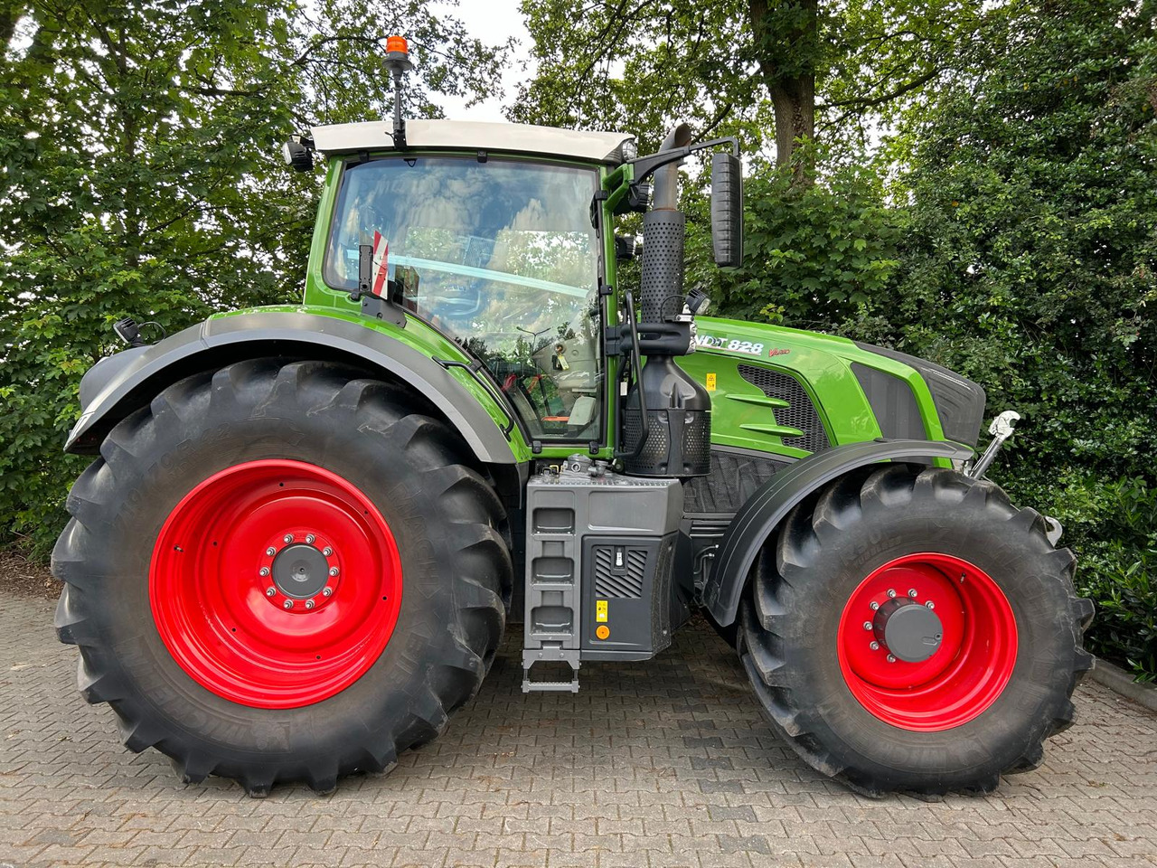 Fendt 828 Vario S4 ProfiPlus - جرار: صور 4 Fendt 828 Vario S4 ProfiPlus - جرار: صور 4