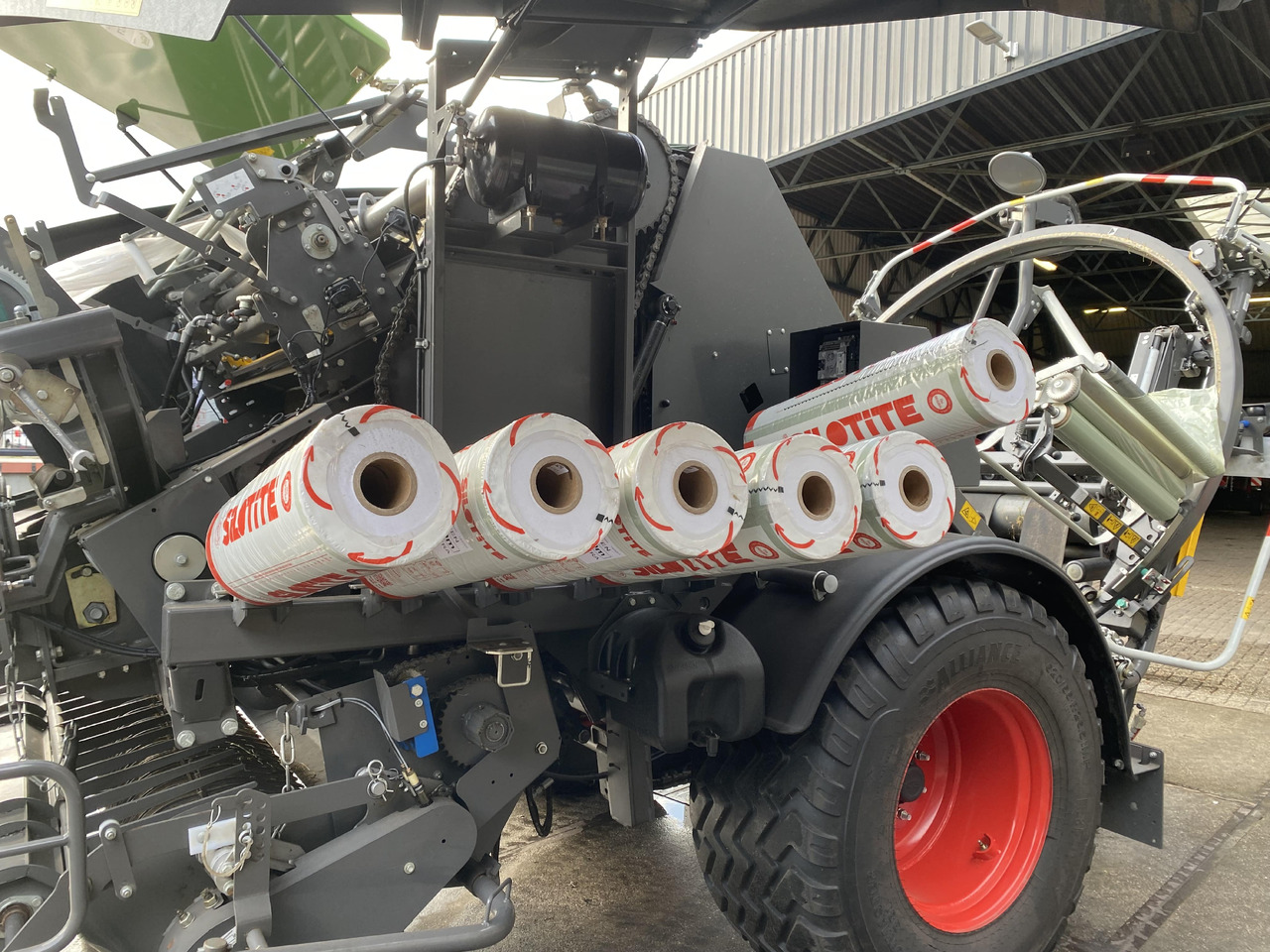 Fendt Rotana 130F Combi - معدة تغليف البالات: صور 5 Fendt Rotana 130F Combi - معدة تغليف البالات: صور 5