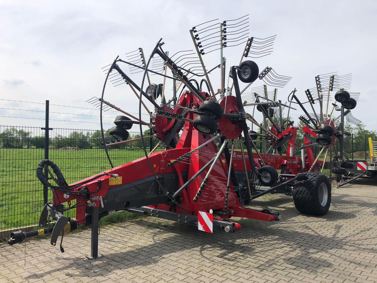 Massey Ferguson RK 1404 TRC-PRO - لمّامَة القش: صور 1 Massey Ferguson RK 1404 TRC-PRO - لمّامَة القش: صور 1