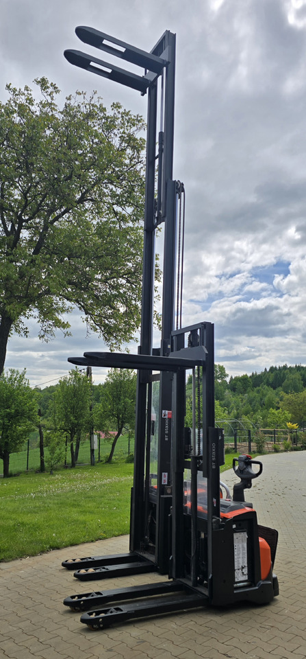 Toyota SPE 160L 6000mm initial lift wstępne podnoszenie triplex - معدات تكديس: صور 4 Toyota SPE 160L 6000mm initial lift wstępne podnoszenie triplex - معدات تكديس: صور 4